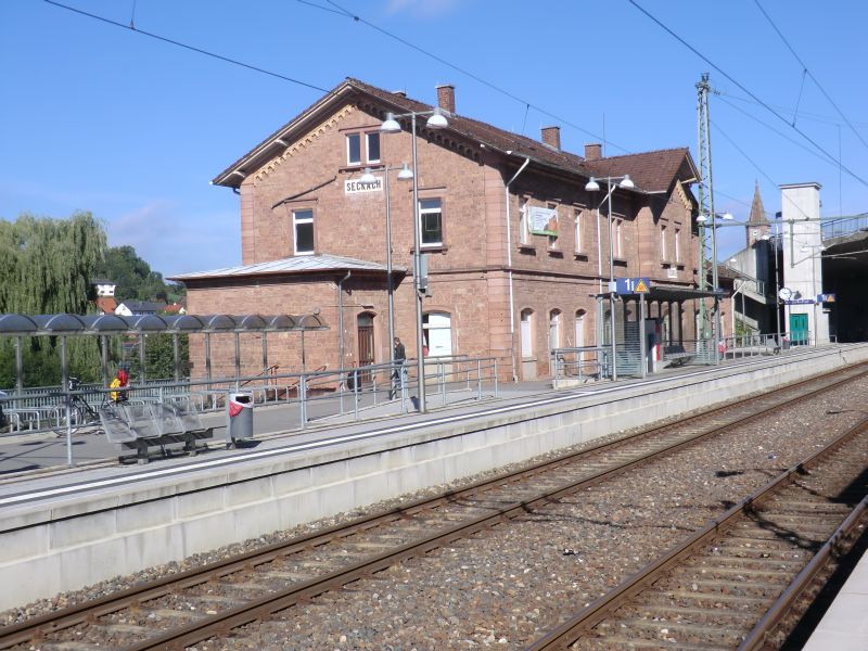 Bahnhof_Seckach_Gleis1.jpg