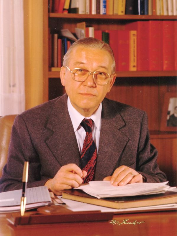  Dr. Georg Reinhard 